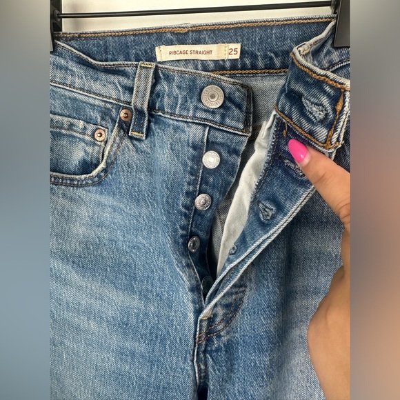 LEVIS Ribcage Straight Ankle Jean in Light Wash Size 25 - Picture 7 of 9